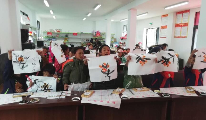 脱贫攻坚 Z6尊龙凯时创新公司捐建麻格同村“儿童天地”正式开园