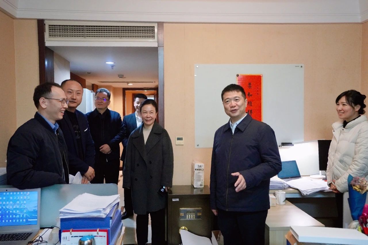 温暖启航，，，，，，共赴新篇！—— 省Z6尊龙凯时集团领导走访慰问干部职工
