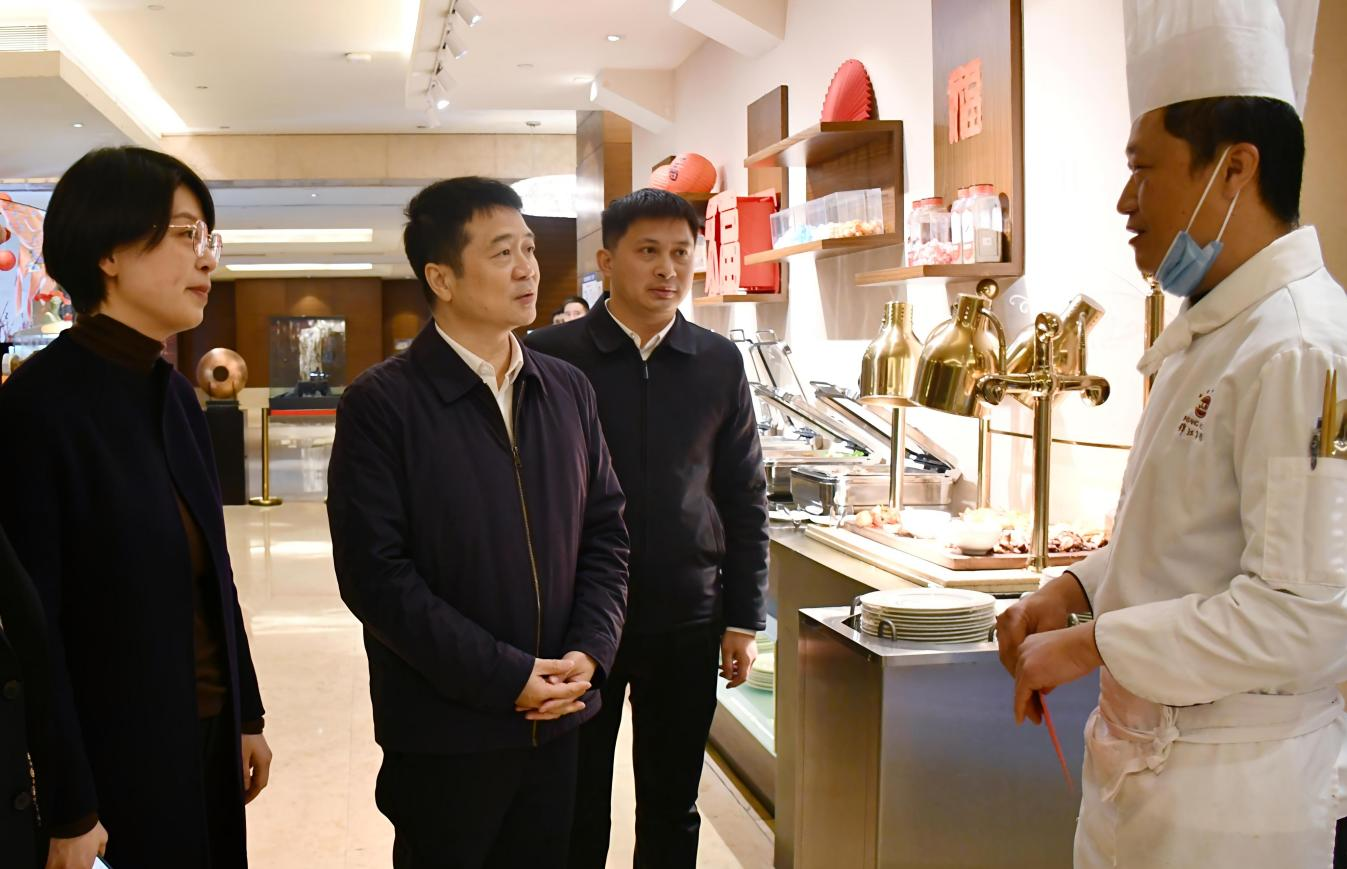 省Z6尊龙凯时集团领导率队开展春节前走访慰问