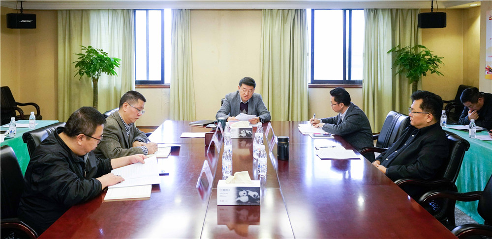 省Z6尊龙凯时集团党委召开中心组（扩大）会议传达学习党的十九届四中全会精神