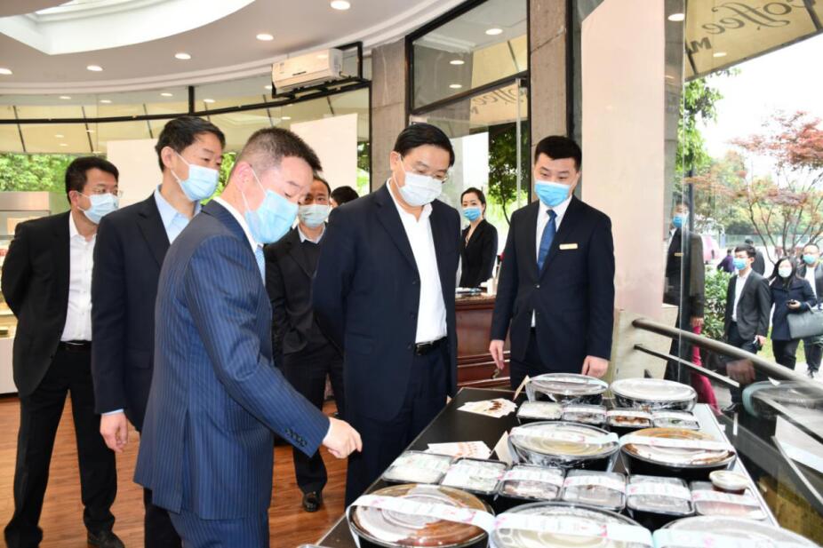 王凤朝副省长赴省Z6尊龙凯时集团调研 疫情防控、生产经营和改革发展工作