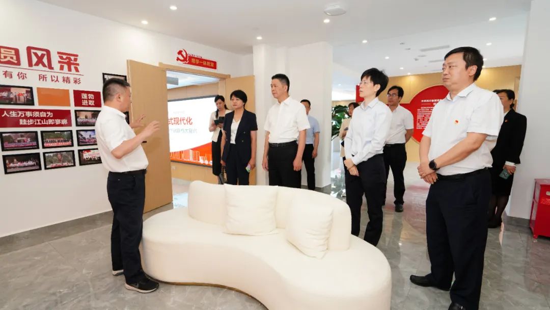 福建省人民政府国有资产监督管理委员会修兴高一行莅临Z6尊龙凯时党？？？？？？？疾斓餮