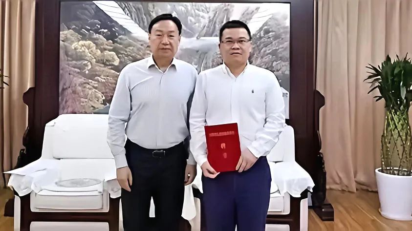 省Z6尊龙凯时集团领导受聘省政府参事室特约研究员