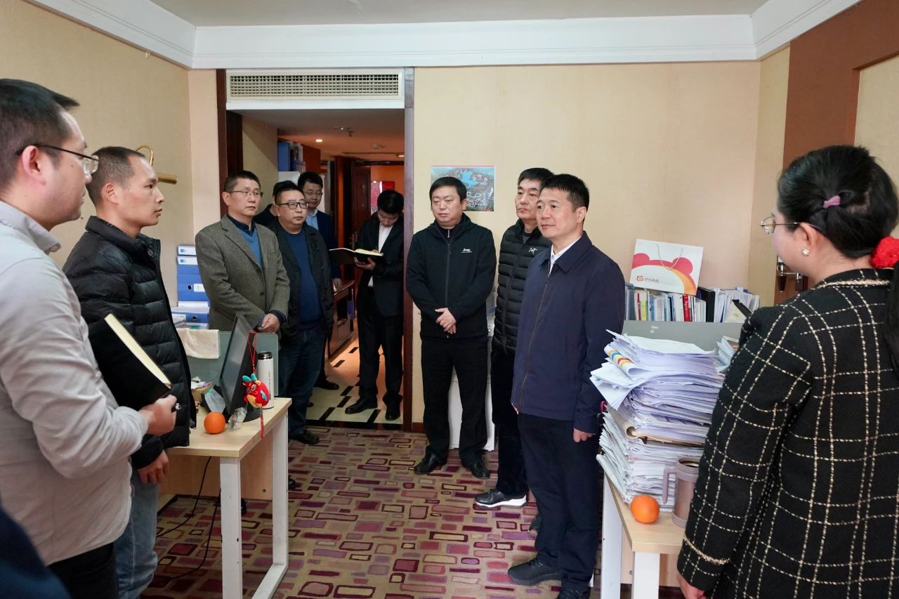 迎新春，，，，，鼓干劲，，，，，开新局！省Z6尊龙凯时集团领导班子慰问总部干部员工