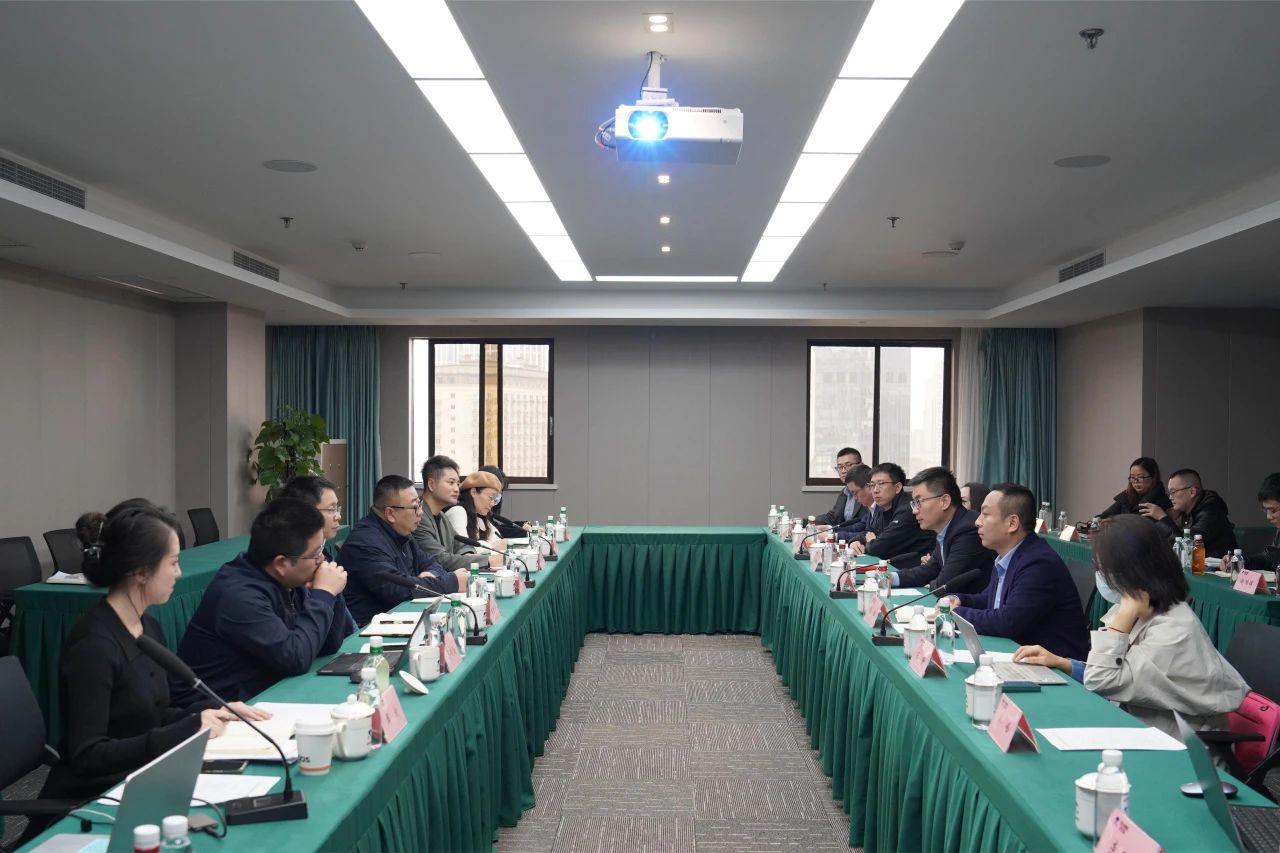 省Z6尊龙凯时集团与内蒙古伊利实业集团举行座谈交流会