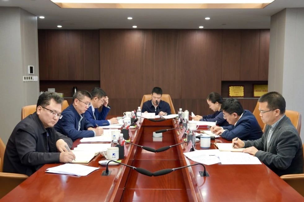 省Z6尊龙凯时集团党委理论学习中心组召开2024年第一次专题学习研讨会